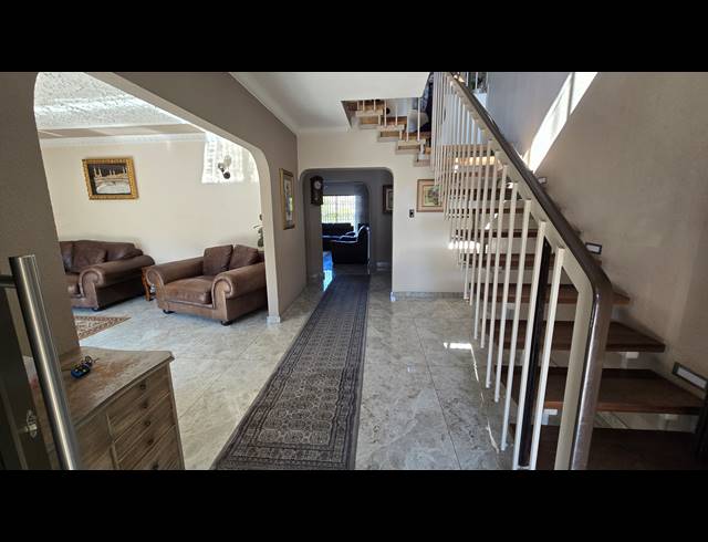 6 BEDROOM FREEHOLD FOR SALE IN WINCHESTER HILLS
